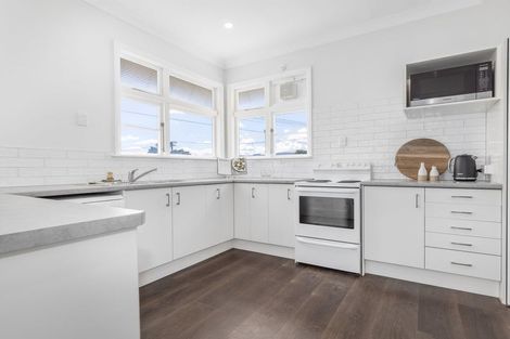 Photo of property in 19 Bowen Street, Levin, 5510