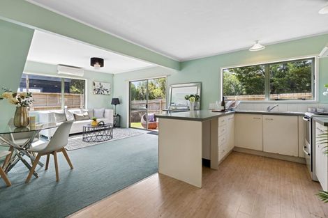 Photo of property in 19 Caspian Close, New Lynn, Auckland, 0600