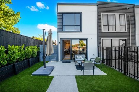 Photo of property in 8 Patariki Way, Beach Haven, Auckland, 0626