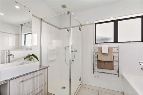 Photo of property in 33 Ganley Terrace, Stonefields, Auckland, 1072