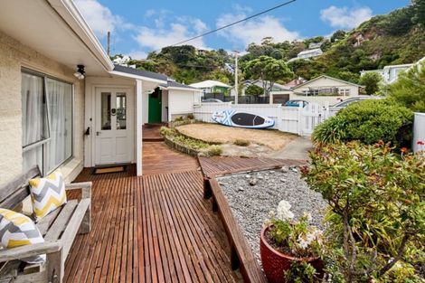 Photo of property in 1 Ferry Street, Seatoun, Wellington, 6022