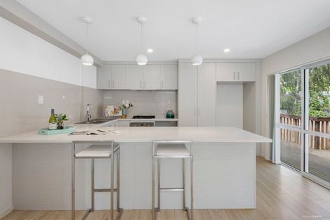 Photo of property in 17 Sunshine Boulevard, Sunnyvale, Auckland, 0612