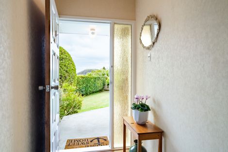 Photo of property in 17 Scanlen Terrace, Kelston, Auckland, 0602