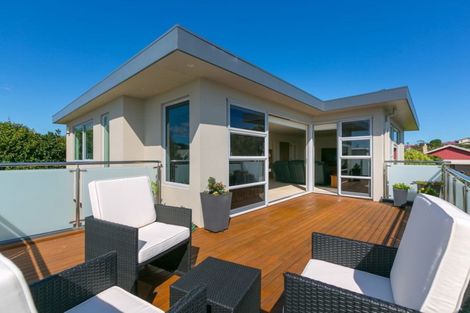 Photo of property in 22a Belt Road, Moturoa, New Plymouth, 4310