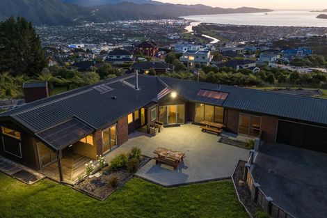 Photo of property in 252 Normandale Road, Normandale, Lower Hutt, 5010