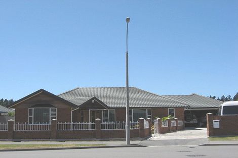 Photo of property in 17 Rue De La Mare, Parklands, Christchurch, 8083