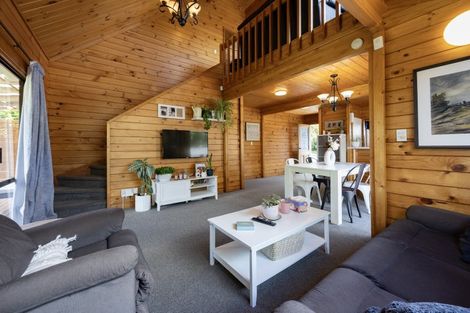 Photo of property in 62 Rhinevale Close, Henderson, Auckland, 0612