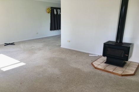 Photo of property in 3 Lochend Place, Highland Park, Auckland, 2010