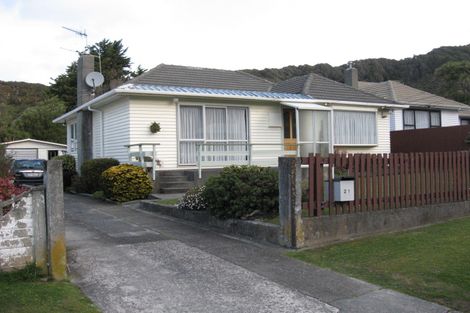 Photo of property in 21 Lees Grove, Wainuiomata, Lower Hutt, 5014