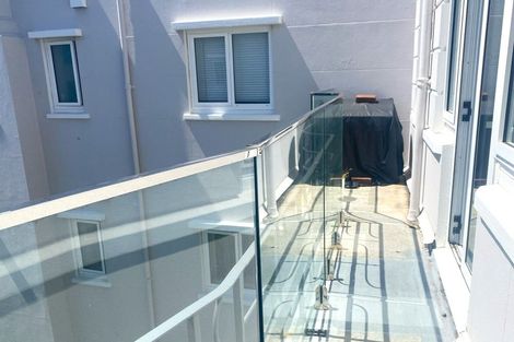 Photo of property in Fountain Court, 3/48 Oriental Parade, Oriental Bay, Wellington, 6011