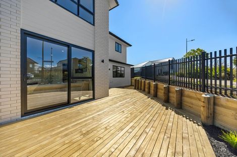 Photo of property in 2 Laurel Drive, Rosehill, 2113