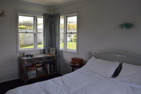 Photo of property in 11 Beulah Avenue, Rothesay Bay, Auckland, 0630