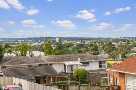 Photo of property in 99 Golf Road, New Lynn, Auckland, 0600