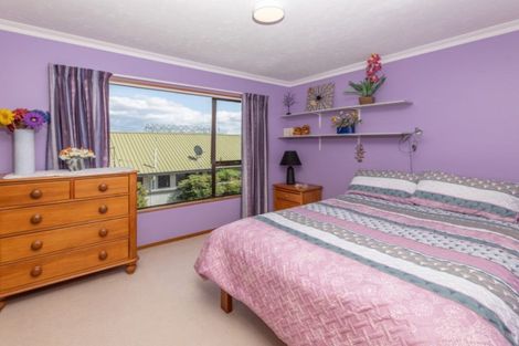 Photo of property in 10 Pyatt Place, Redwood, Christchurch, 8051
