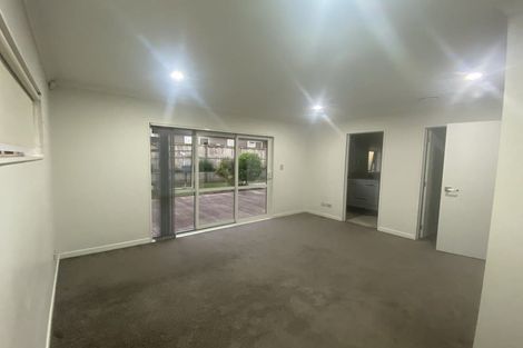 Photo of property in 5 Kilmacrennan Drive, Rosehill, Papakura, 2113
