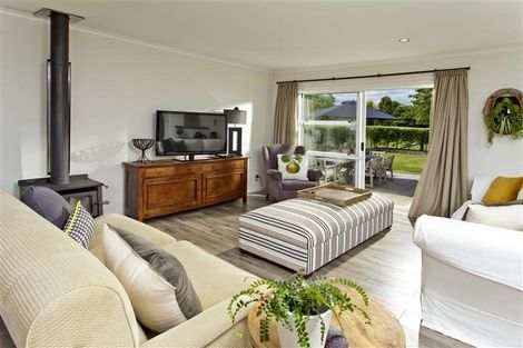 Photo of property in 98 Koraha Road, Kumeu, 0892