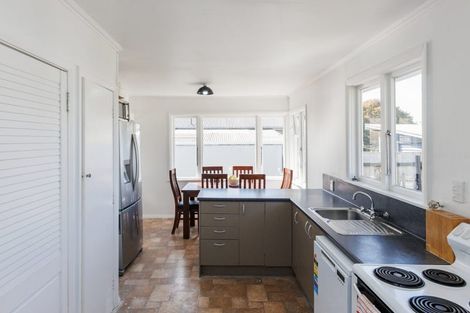 Photo of property in 12 Galway Avenue, Hokowhitu, Palmerston North, 4410