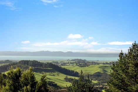 Photo of property in 124 Te Kanae Road, South Head, Helensville, 0874