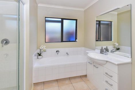 Photo of property in 17 Ashmere Lane, Weymouth, Auckland, 2103