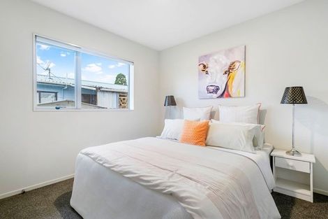 Photo of property in 2/1 Clarice Place, Takanini, 2112