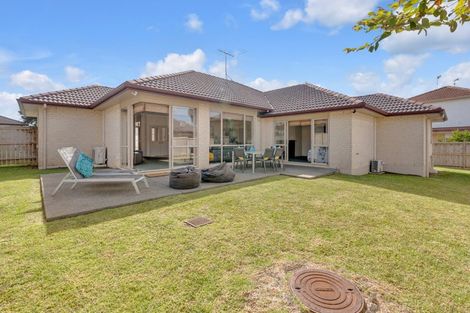 Photo of property in 43 Speyside Crescent, Flat Bush, Auckland, 2016