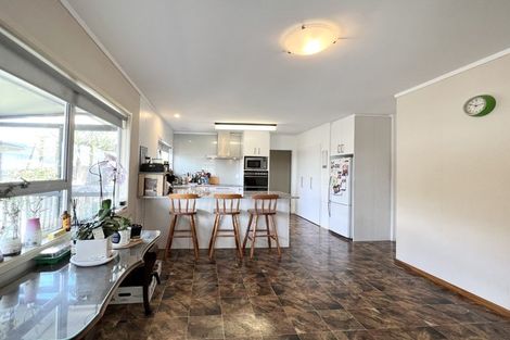 Photo of property in 33 Sartors Avenue, Northcross, Auckland, 0630