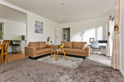 Photo of property in 2/12 Wanita Place, Totara Vale, Auckland, 0629