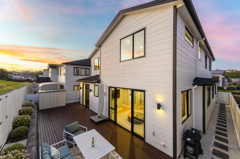 Photo of property in 11 Bight Road, Long Bay, Auckland, 0630