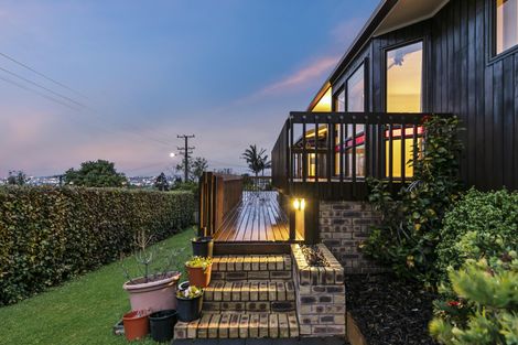 Photo of property in 1a Eastglen Road, Glen Eden, Auckland, 0602