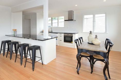 Photo of property in 1/694 East Coast Road, Pinehill, Auckland, 0632