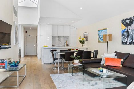 Photo of property in 2d/2 Queens Parade, Devonport, Auckland, 0624