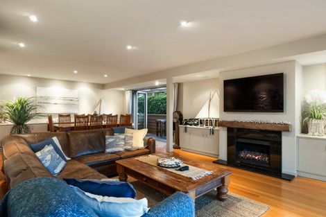 Photo of property in 12 Chelverton Terrace, Red Beach, 0932