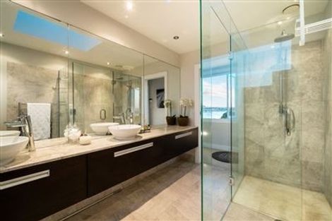 Photo of property in 1/41 Seaview Avenue, Northcote, Auckland, 0627