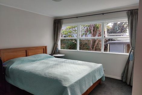 Photo of property in 2/11 Seaview Avenue, Northcote, Auckland, 0627
