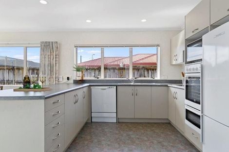 Photo of property in 15 Thistlewood Avenue, Hamilton East, Hamilton, 3216