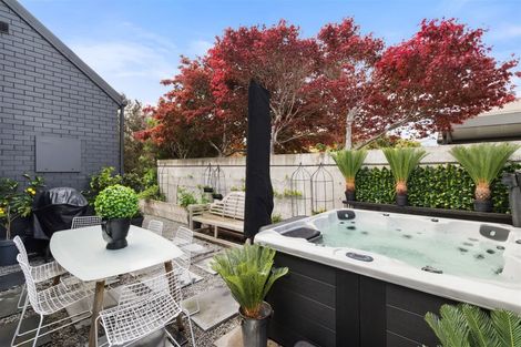 Photo of property in 2/17 Woodford Terrace, Ilam, Christchurch, 8053