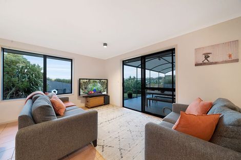 Photo of property in 32 Te Kauri Place, Helensville, 0800