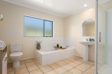 Photo of property in 60 Navigation Drive, Whitby, Porirua, 5024