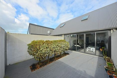 Photo of property in 9/20 North Avon Road, Richmond, Christchurch, 8013