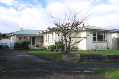 Photo of property in 2 Durham Crescent, Palmerston North, 4414