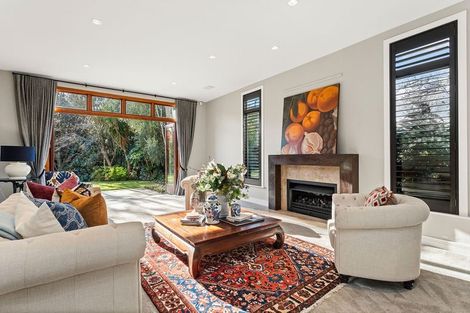 Photo of property in 118 Straven Road, Fendalton, Christchurch, 8014