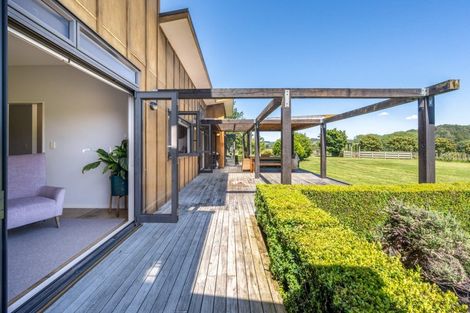 Photo of property in 69 Clevedon Kawakawa Road, Clevedon, Papakura, 2585