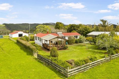 Photo of property in 102 Taiapa Road, Muriwai, Waimauku, 0881