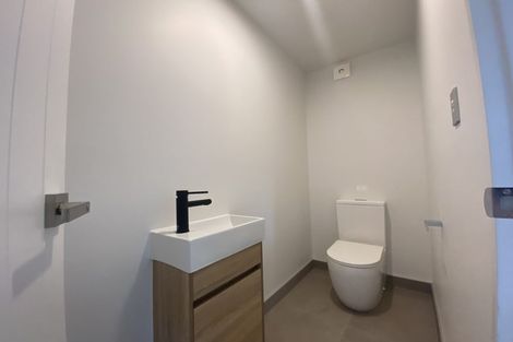 Photo of property in 2/20 Peach Road, Glenfield, Auckland, 0629