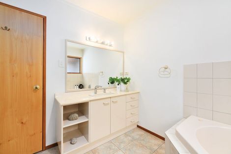 Photo of property in 5 Palmyra Way, Half Moon Bay, Auckland, 2012