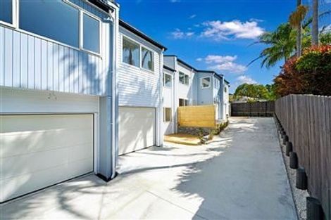 Photo of property in 24c Pipitea Place, Massey, Auckland, 0614