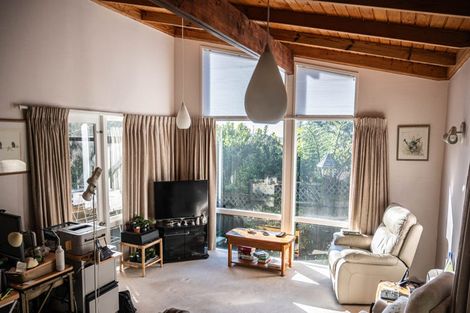 Photo of property in 6 Spicer Place, Tawa, Wellington, 5028