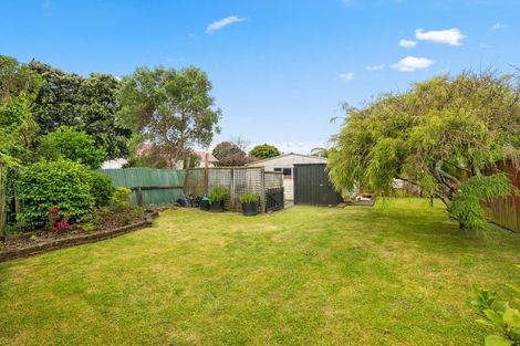 Photo of property in 18 York Street, Moera, Lower Hutt, 5010