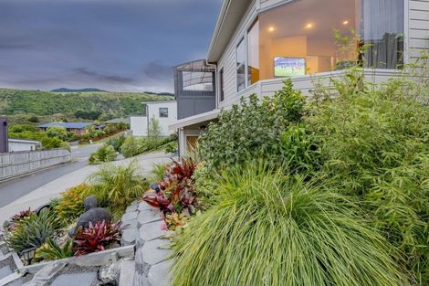 Photo of property in 14 Charlotte Way, Raumati South, Paraparaumu, 5032