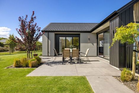 Photo of property in 8 Kirkland Crescent, Harewood, Christchurch, 8051